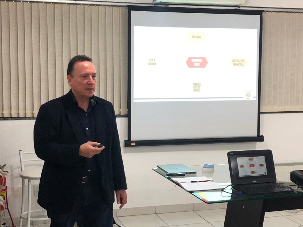 treinamento sobre segurança em condomínios no grupo uptime